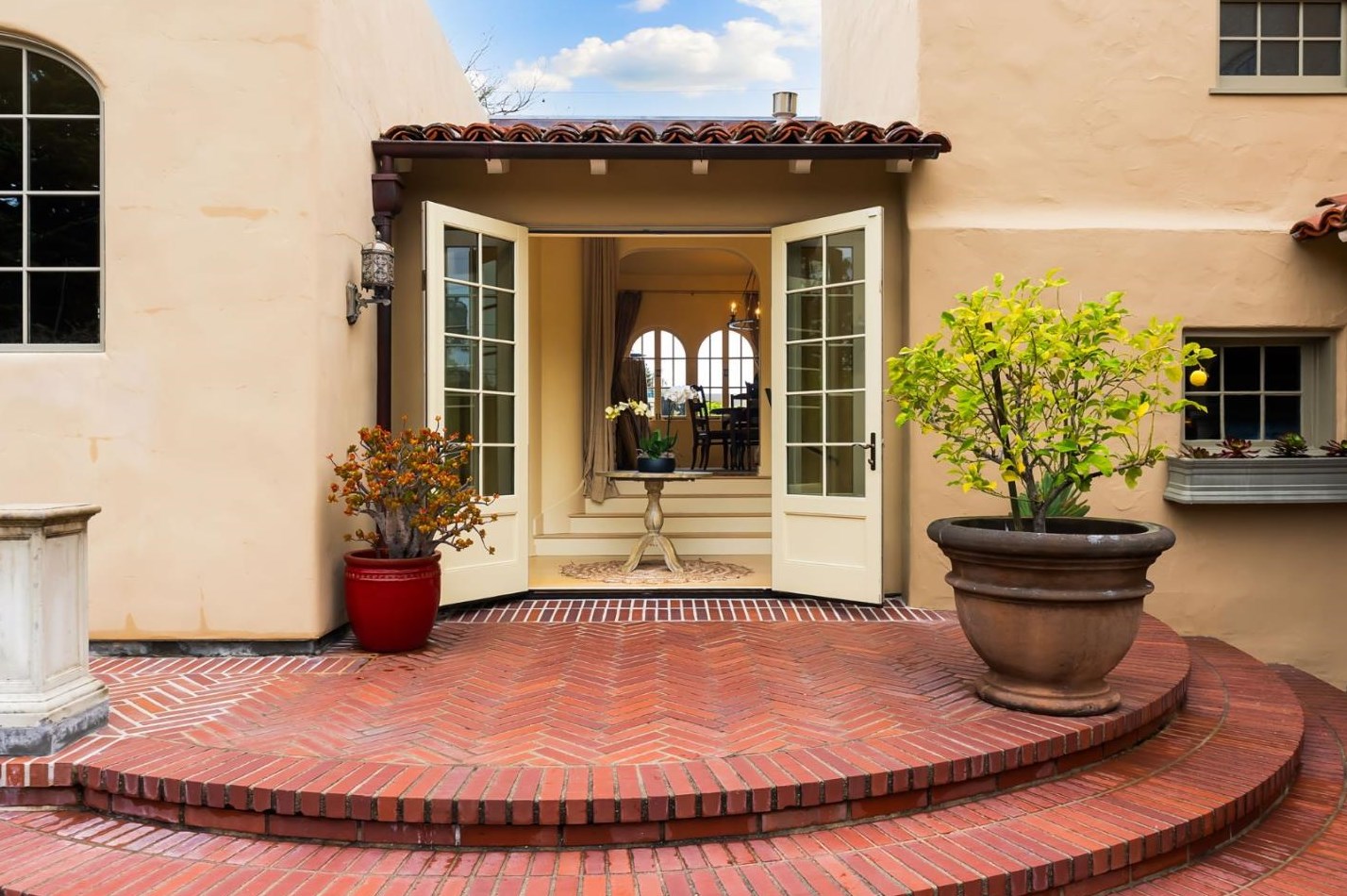 903 Jefferson St, Monterey CA  93940-2134 exterior