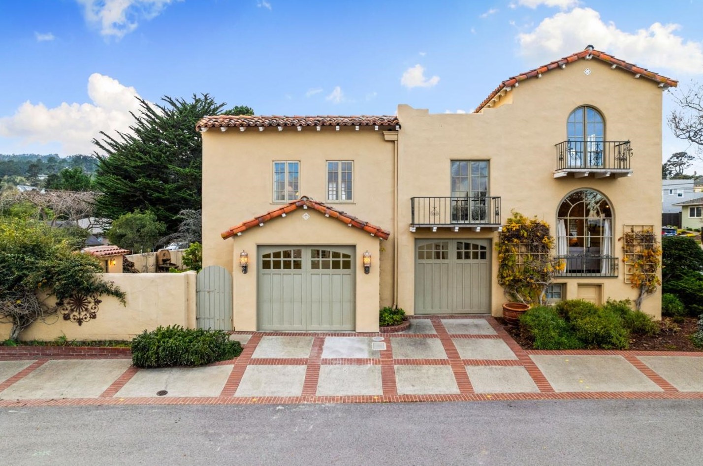 903 Jefferson St, Monterey CA  93940-2134 exterior
