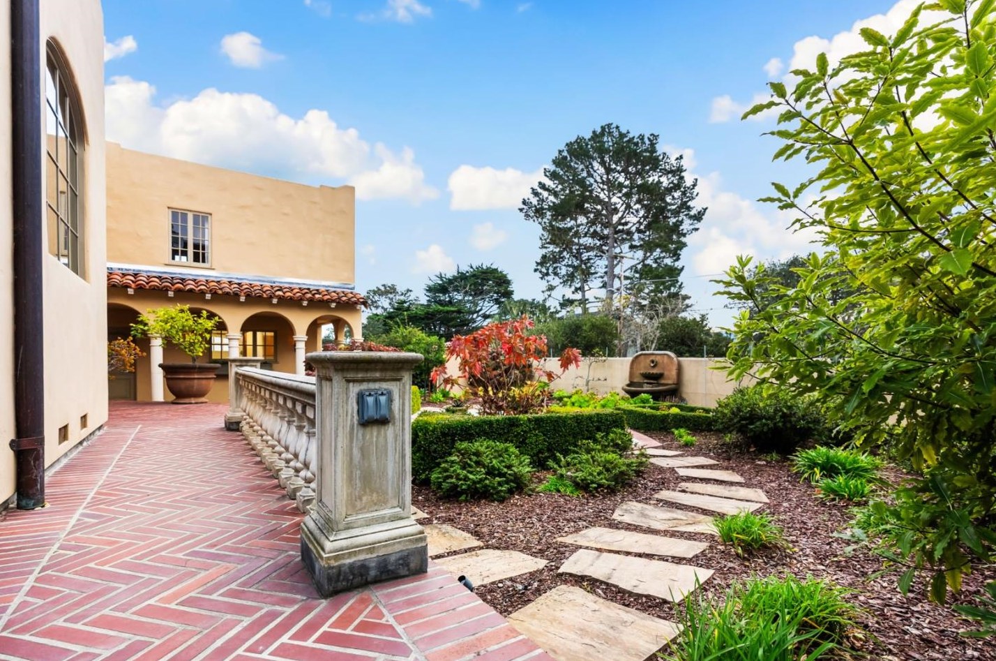 903 Jefferson St, Monterey CA  93940-2134 exterior