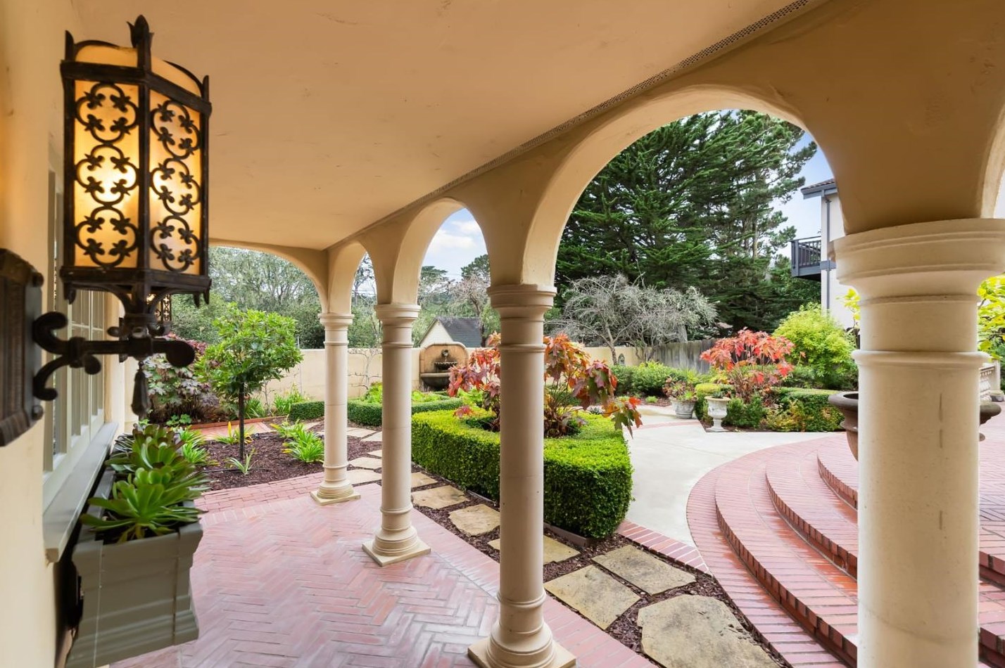 903 Jefferson St, Monterey CA  93940-2134 exterior