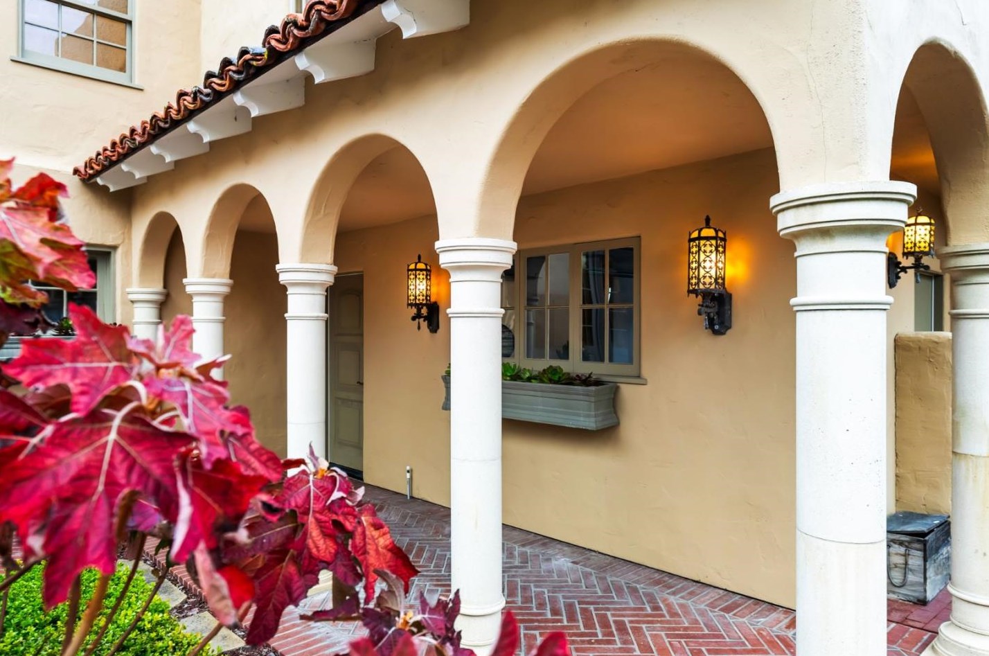 903 Jefferson St, Monterey CA  93940-2134 exterior