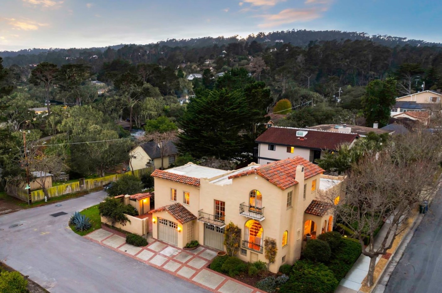 903 Jefferson St, Monterey CA  93940-2134 exterior