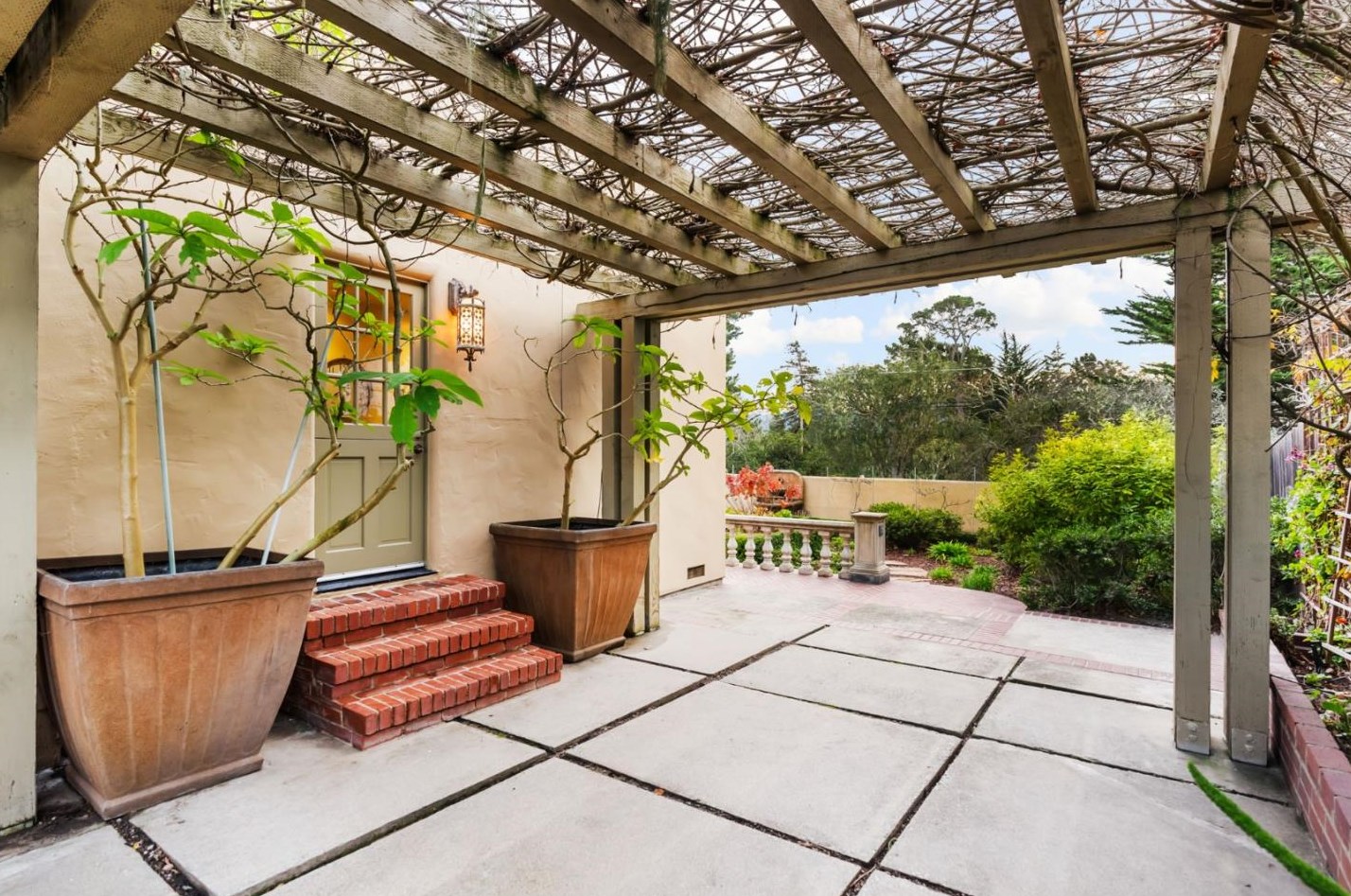 903 Jefferson St, Monterey CA  93940-2134 exterior