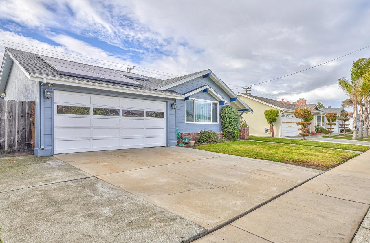 1019 Heather Dr, Salinas, CA 93906-3803