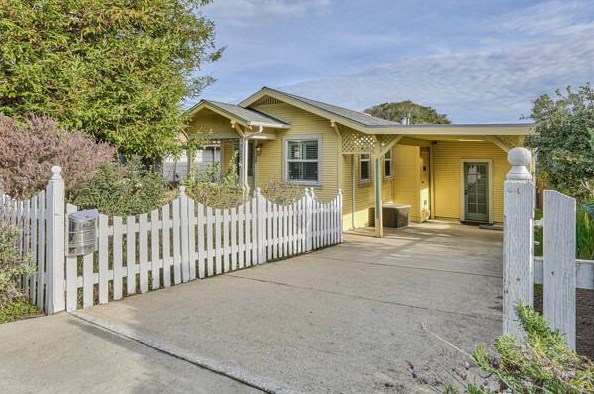 720 Lily St, Monterey, CA 93940-1549