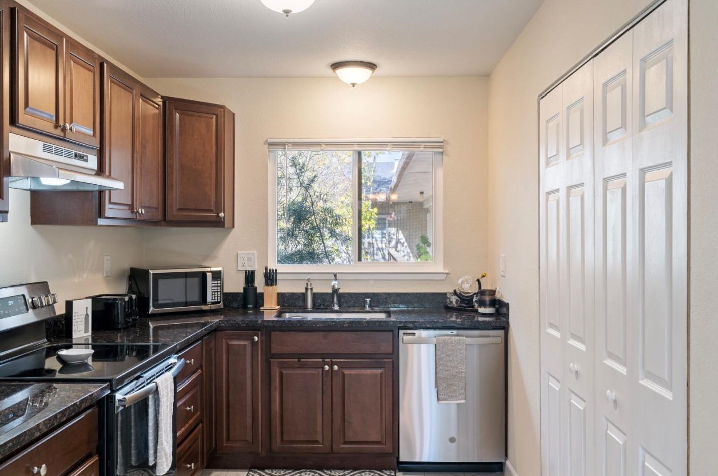 229 Nautical Ct, Vallejo CA  94591-7543 exterior