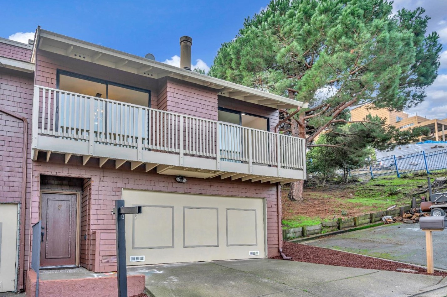 7 Canary Ln, Richmond, CA 94803
