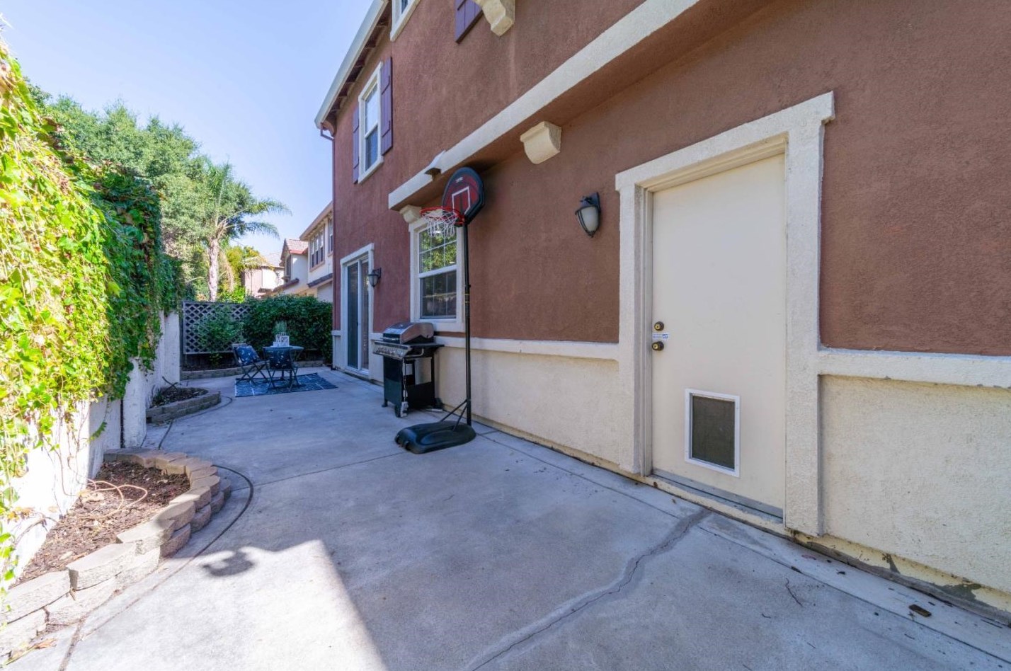 5138 Newington Ct, Pleasanton CA  94568-7845 exterior