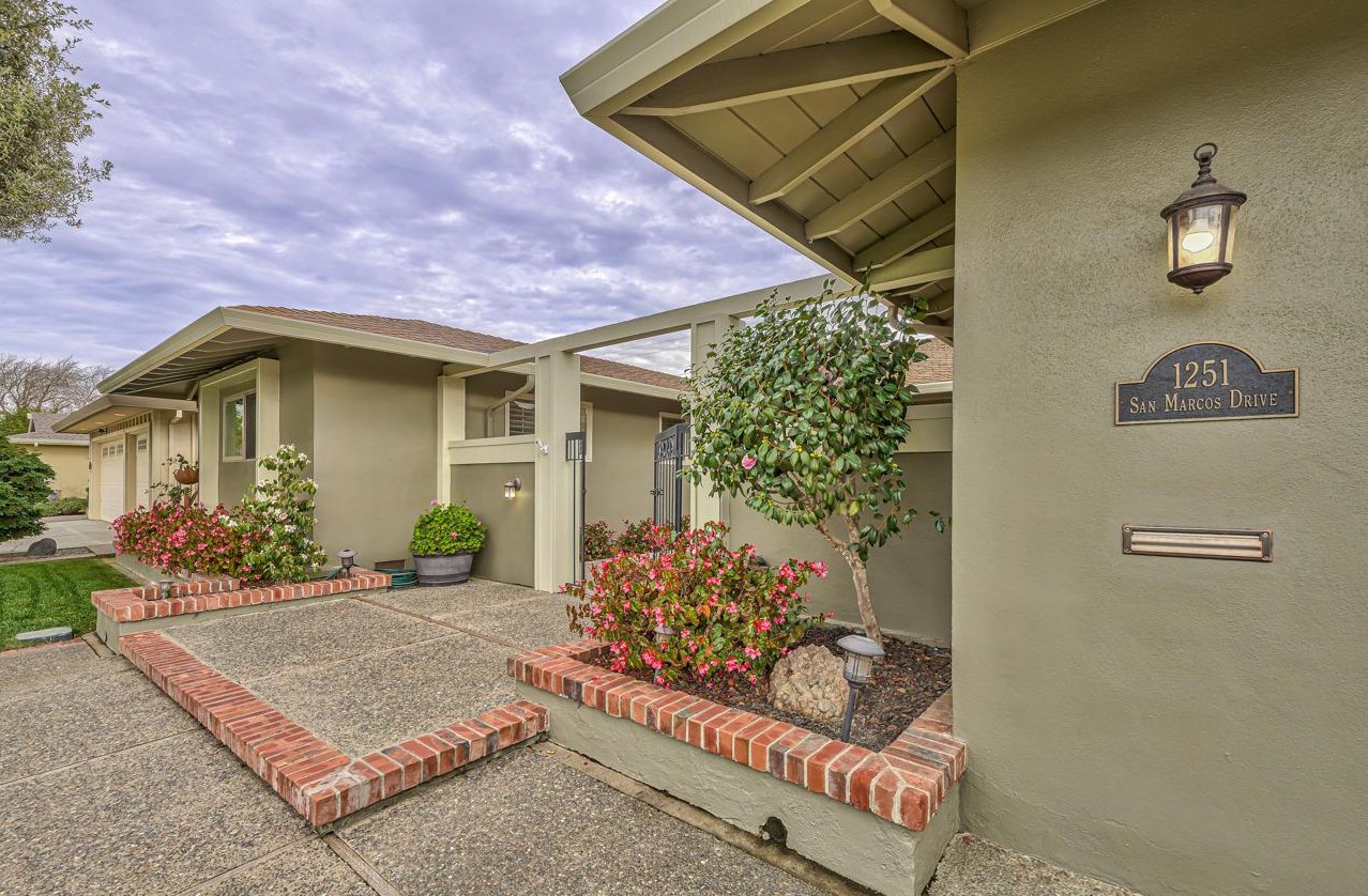 1251 San Marcos Dr, Salinas, CA 93901-3838