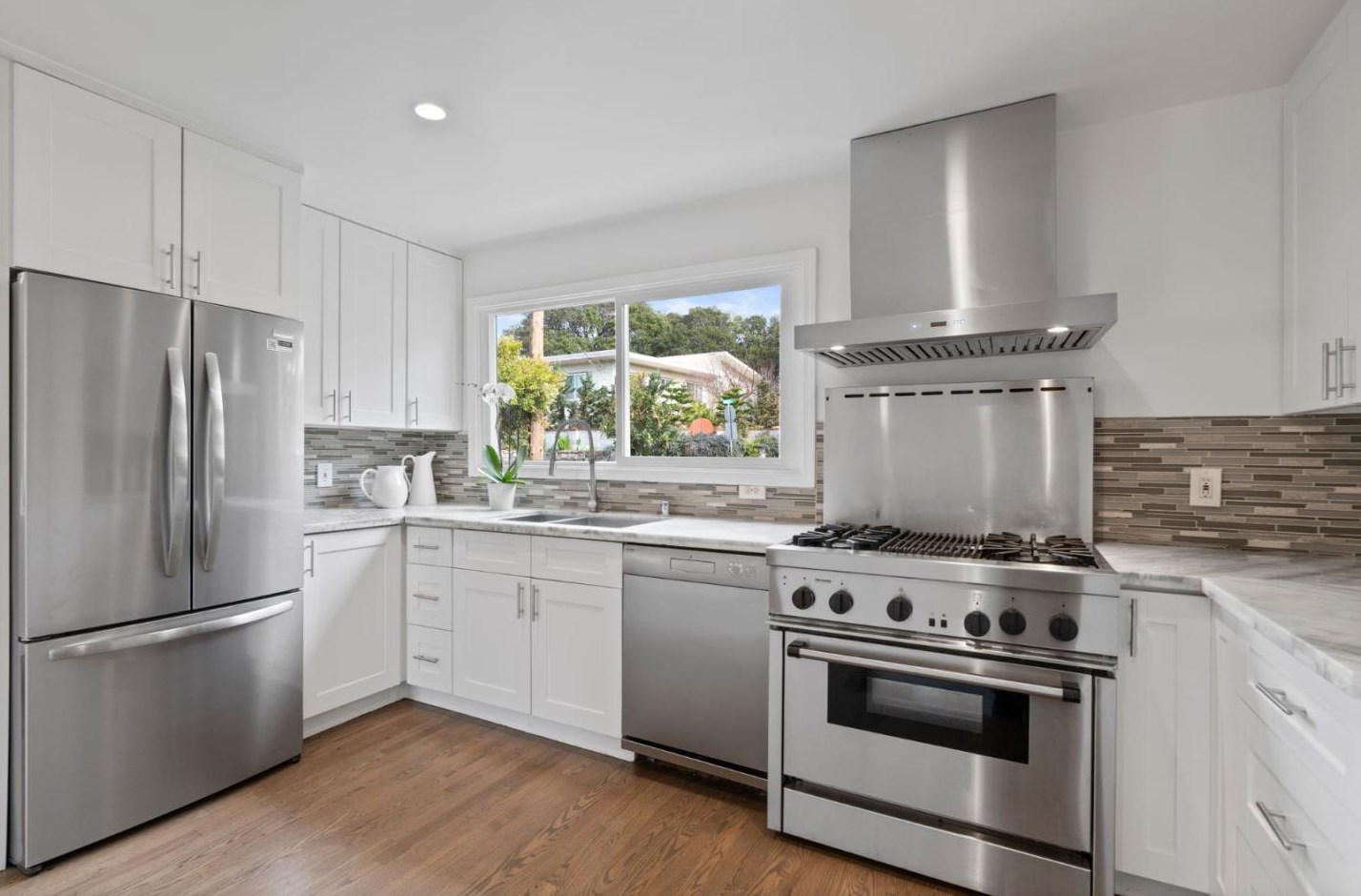 2122 Frst Ave, Belmont CA 94002-1504 exterior