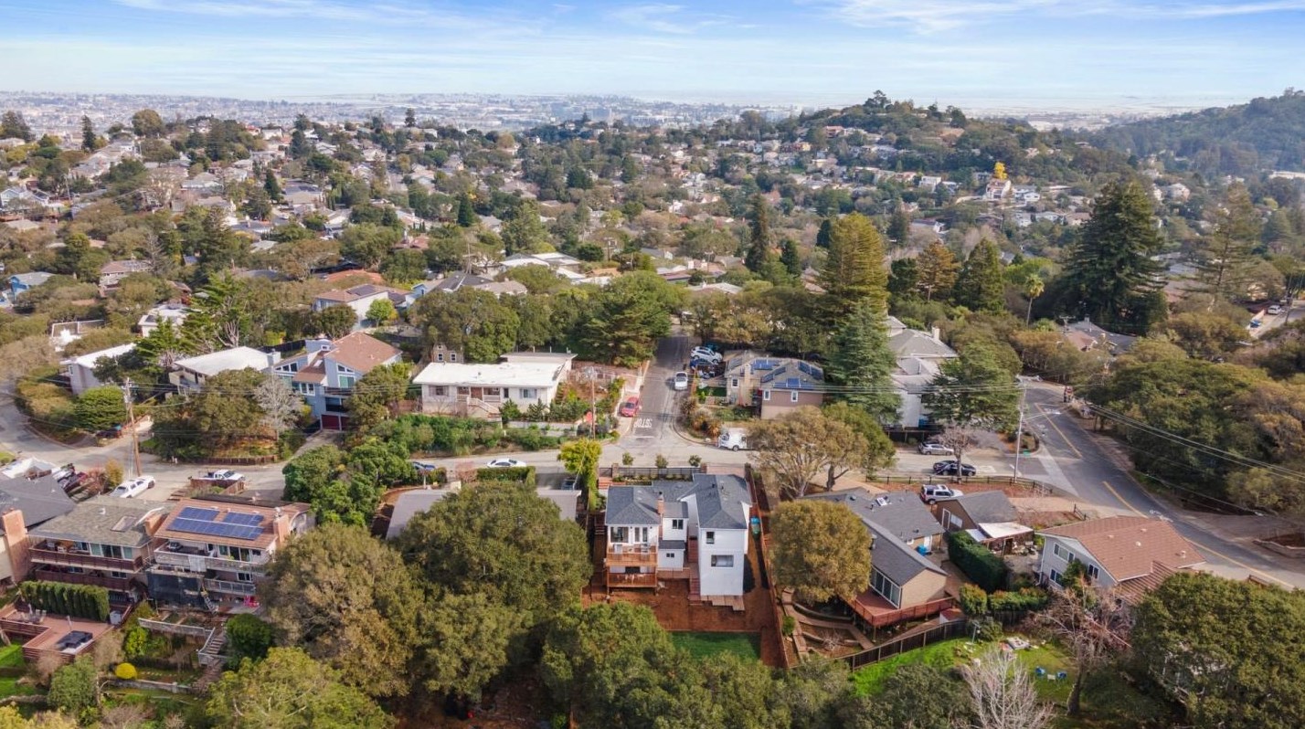 2122 Frst Ave, Belmont CA 94002-1504 exterior