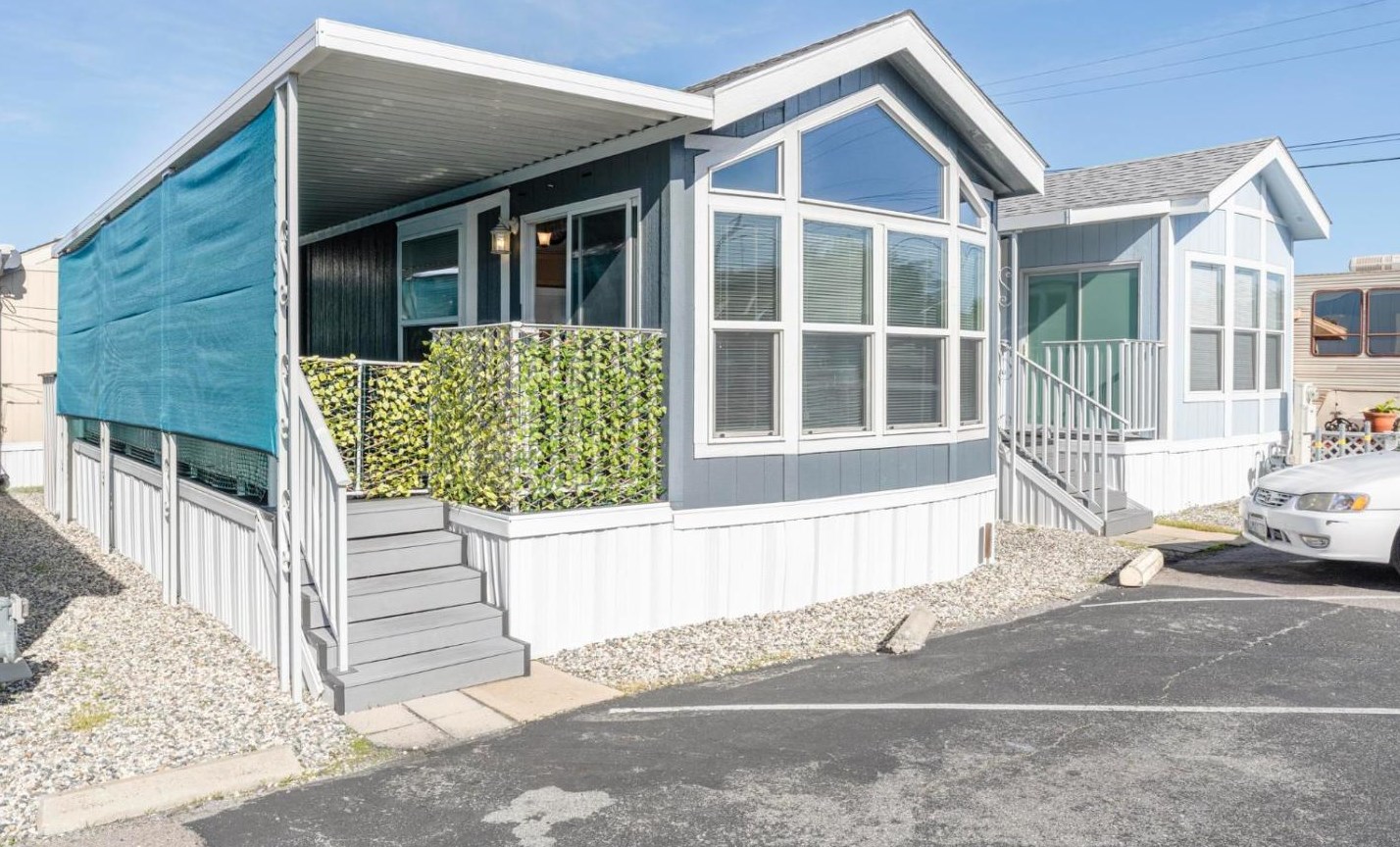 835 Kimball Ave, Seaside CA  93955-5822 exterior