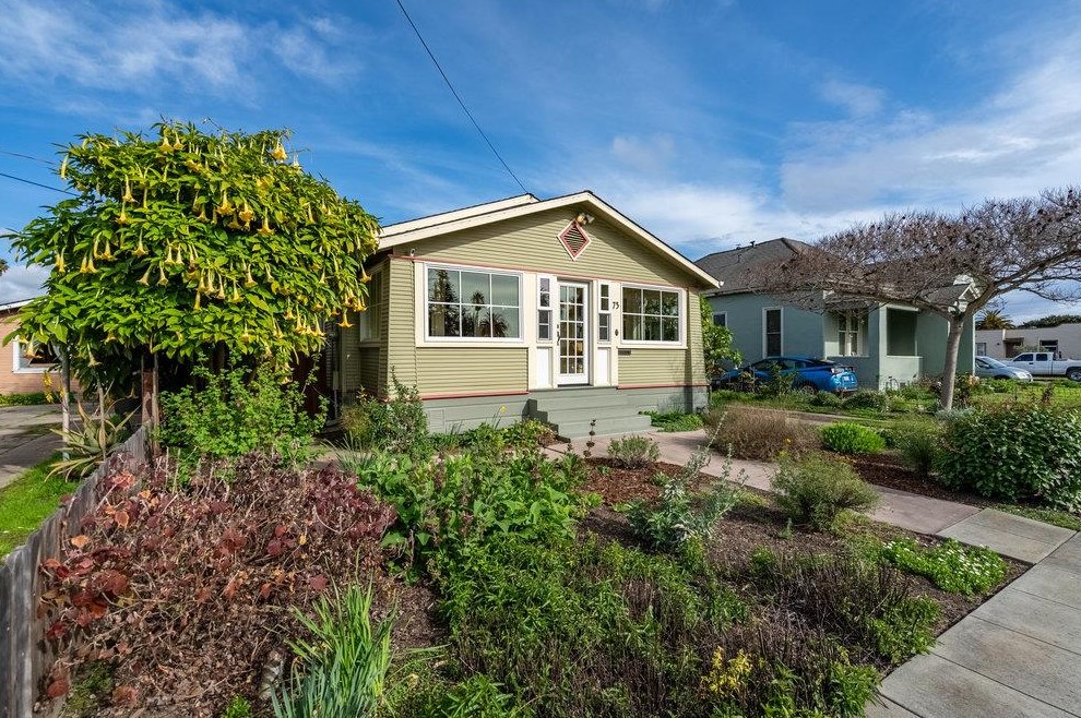 75 Homestead Ave, Salinas, CA 93901-1632