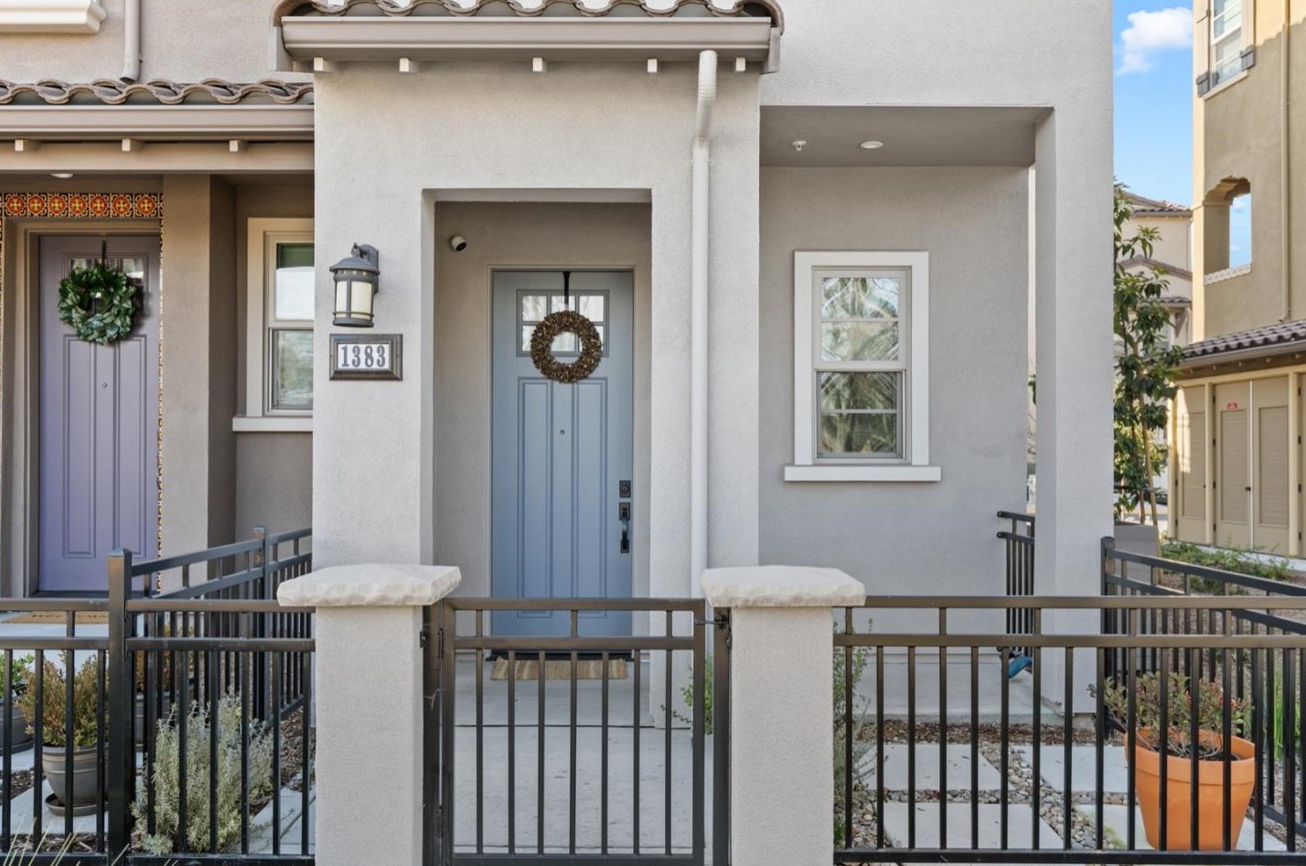 1383 W Middlefield Rd, Mountain View, CA 94043