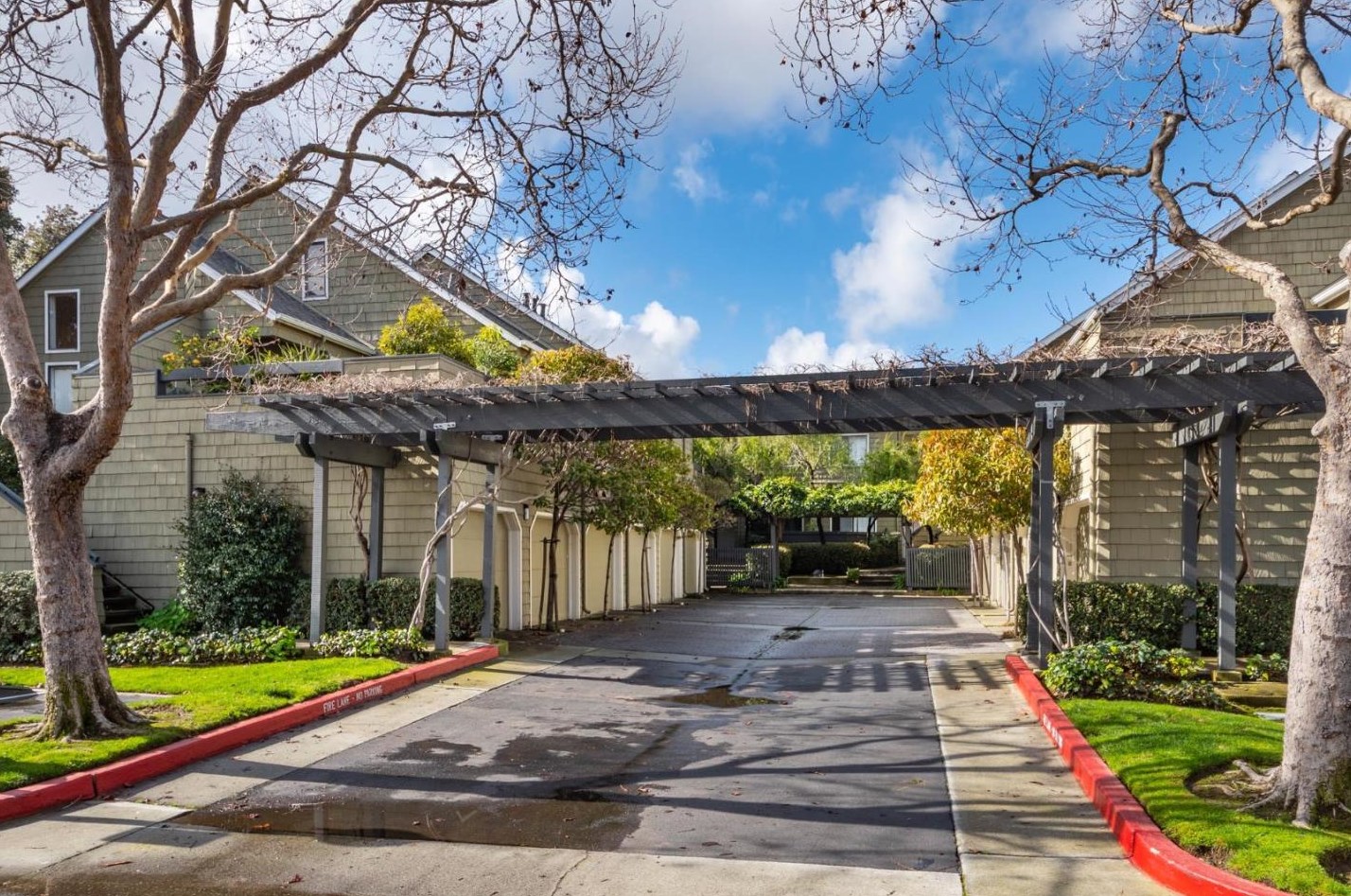 838 Wharfside Rd, San Mateo, CA 94404-2015