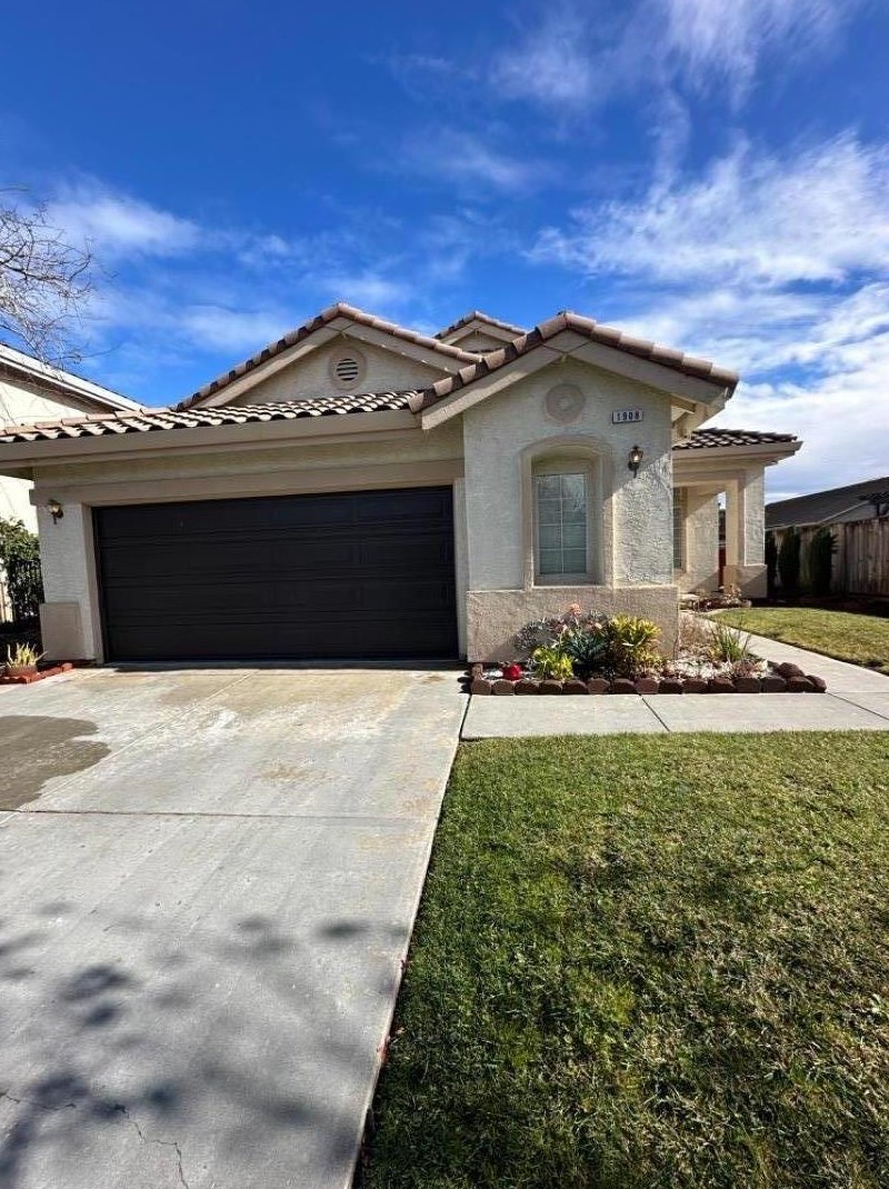 1908 Burgundy Way, Salinas, CA 93906-5284