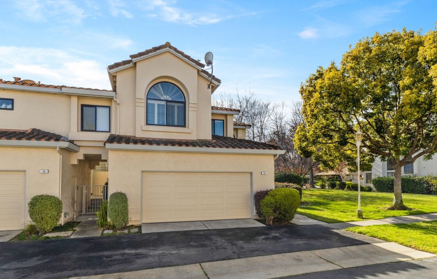 14 Daffodil Ln, San Carlos, CA 94070