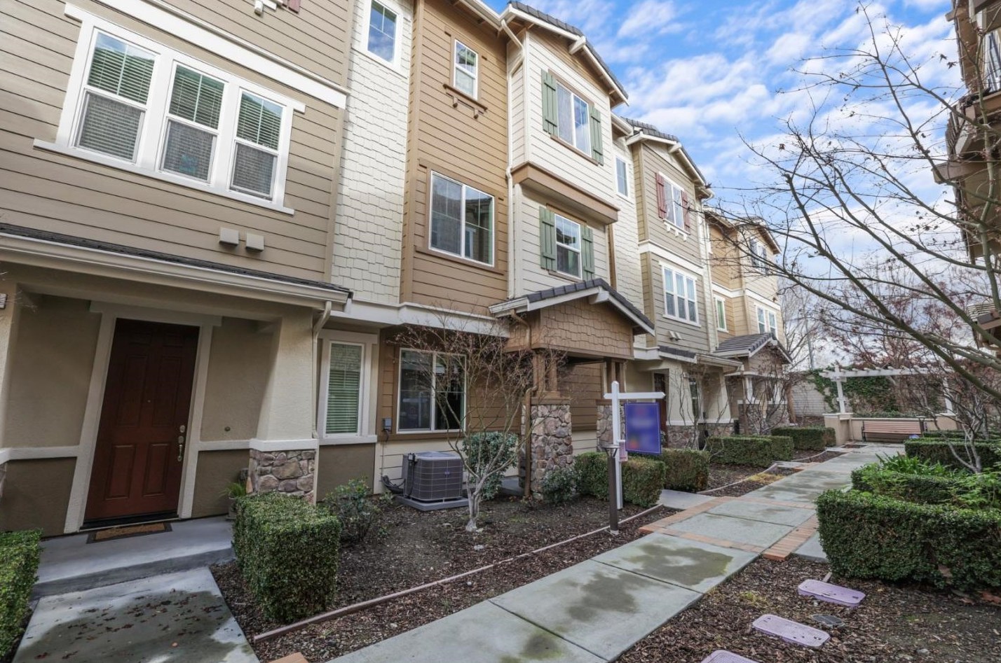 6675 Mariposa Ln, Pleasanton, CA 94568-4232