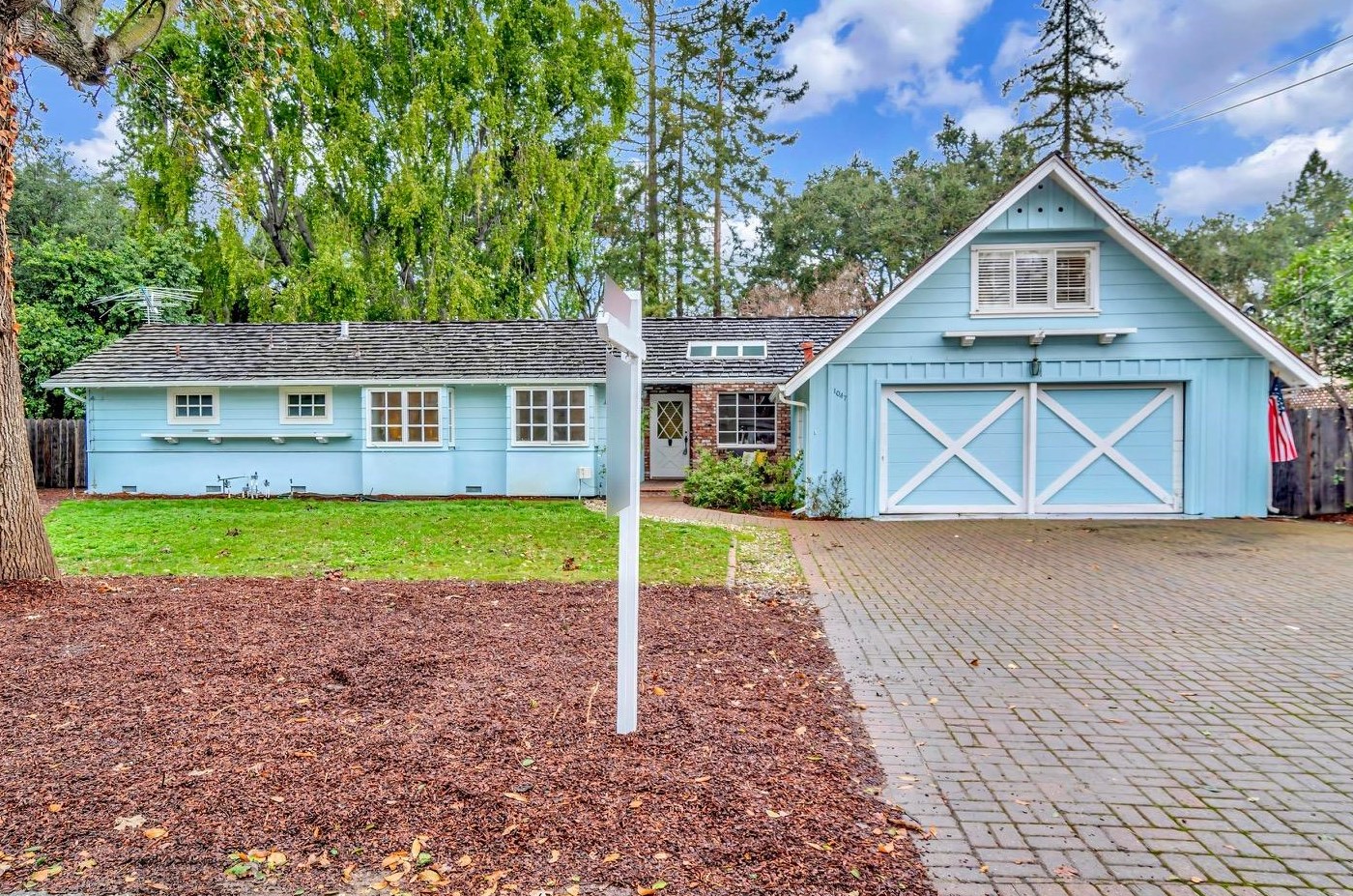 1047 Eastwood Dr, Los Altos, CA 94024-5018