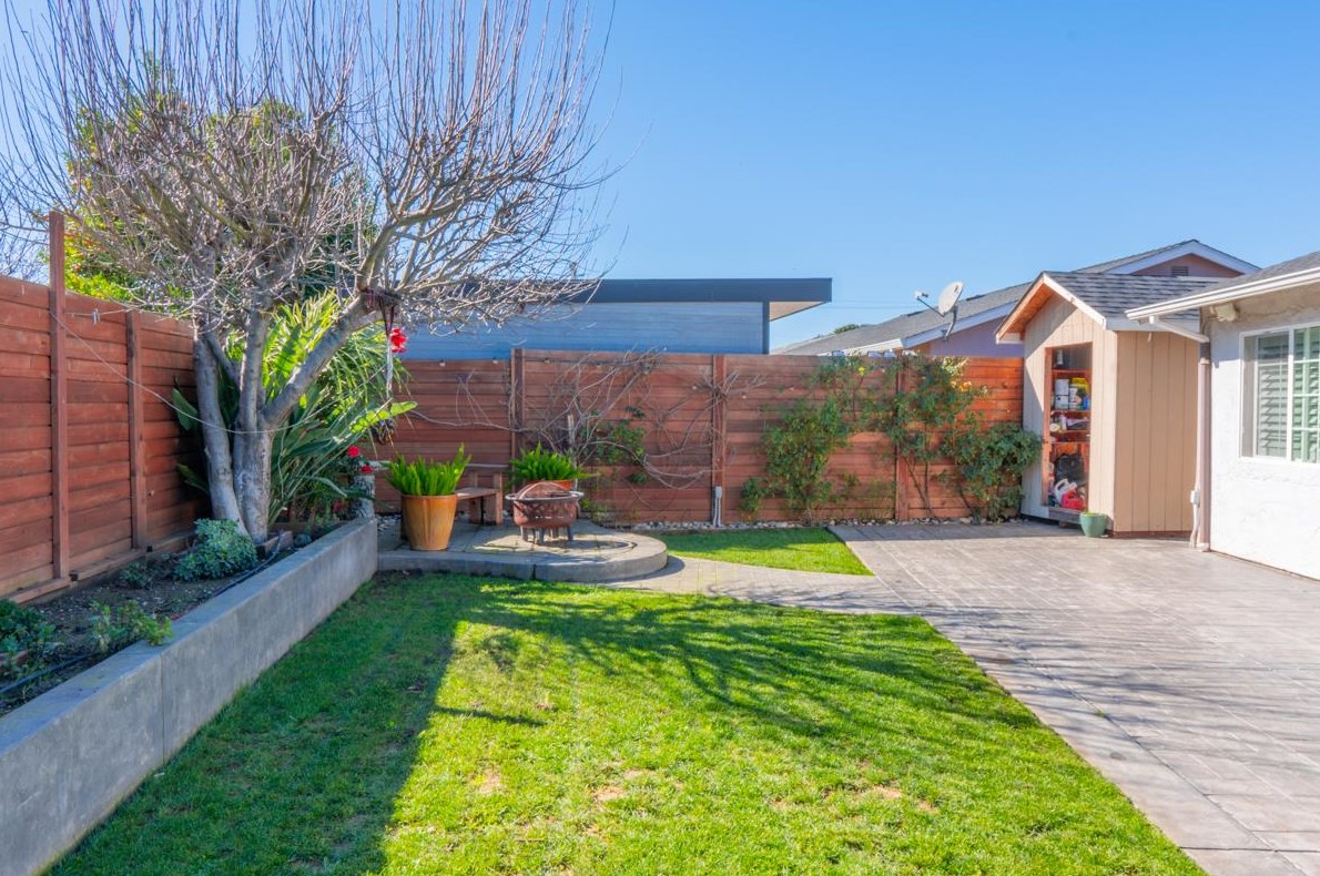 520 Taft Ct, Gilroy CA  95020-4607 exterior