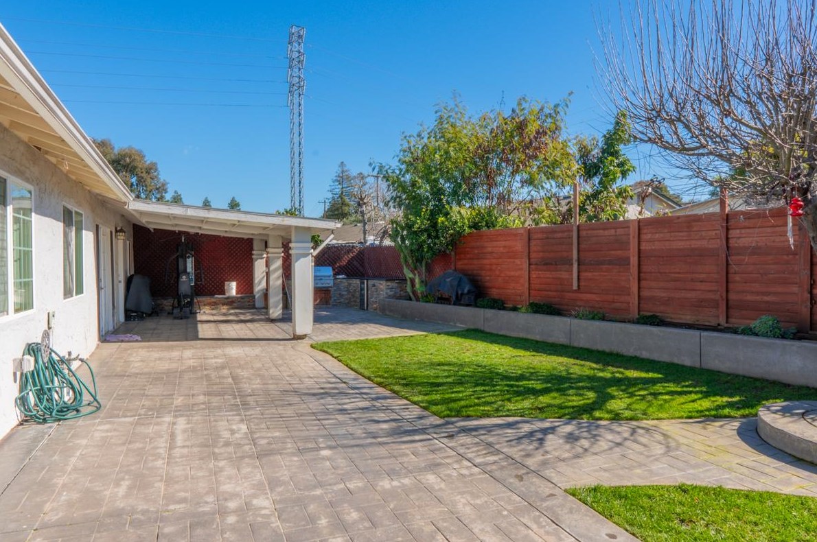 520 Taft Ct, Gilroy CA  95020-4607 exterior