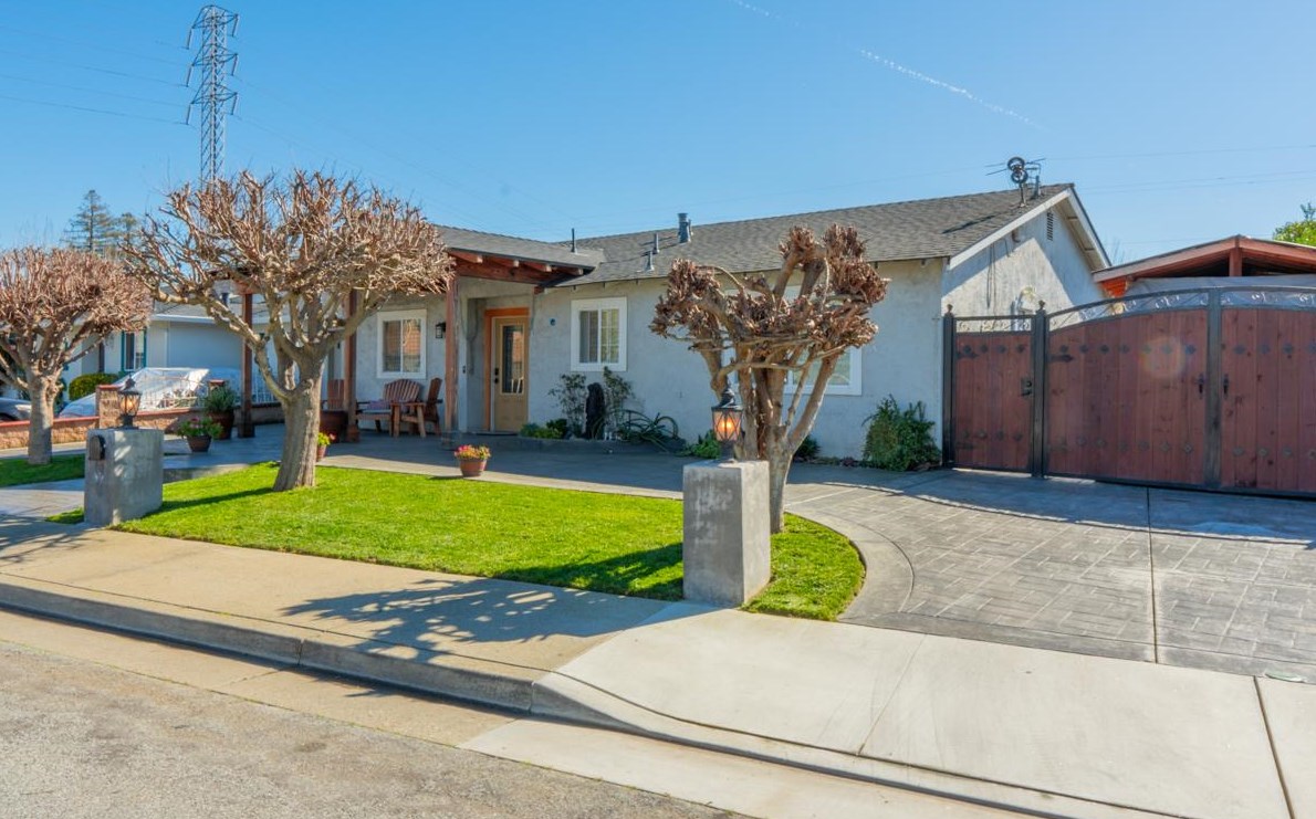 520 Taft Ct, Gilroy CA  95020-4607 exterior