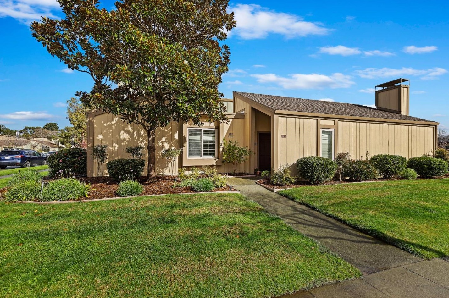 1035 Tahiti Ln, Alameda, CA 94502-6930