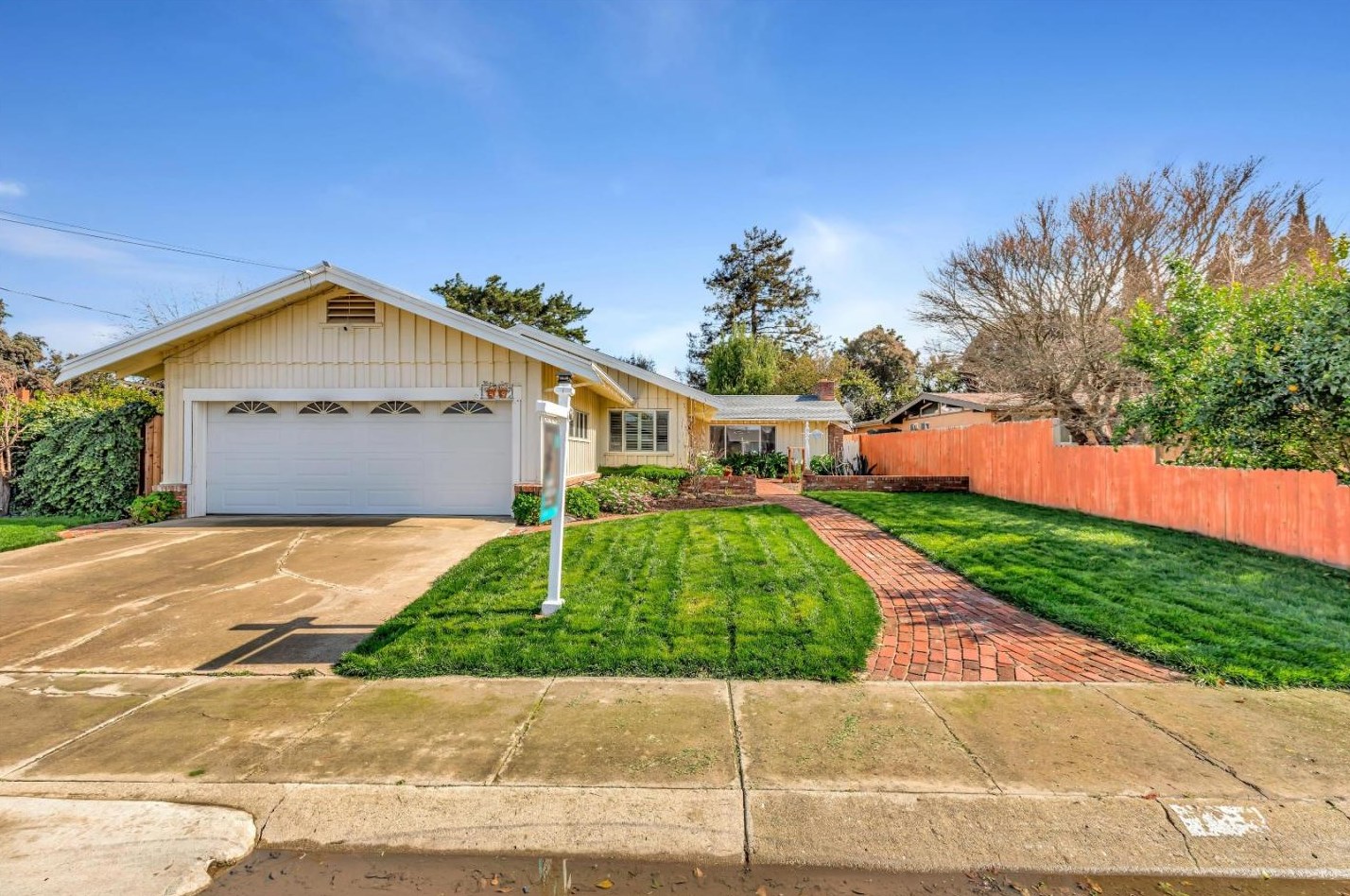 49 Circle Dr, Hollister, CA 95023