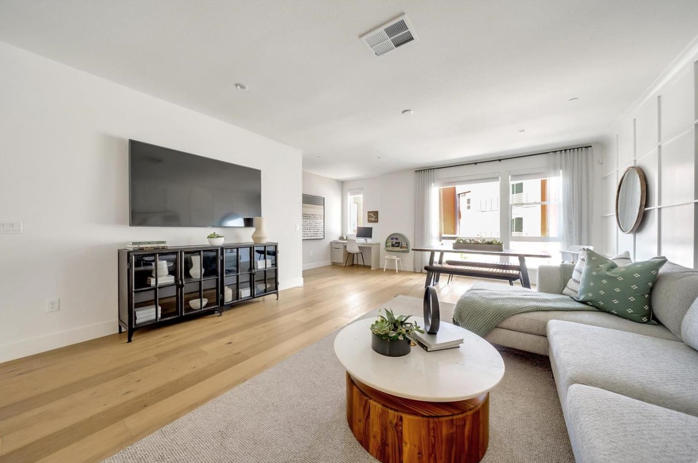 565 Pilgrim Dr, San Mateo, CA 94404-1245