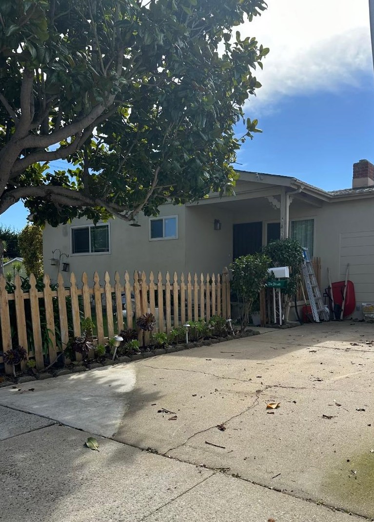 484 Ferris Ave, Marina, CA 93933