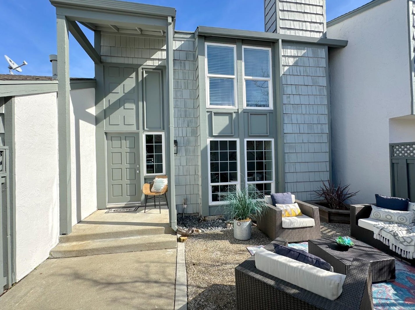 881 Cabot Ln, San Mateo, CA 94404