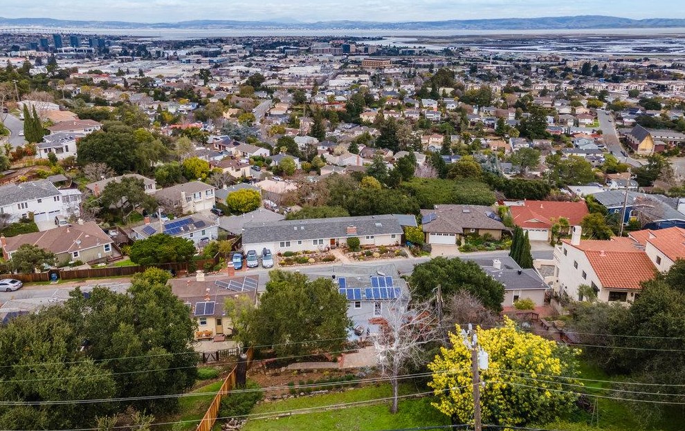 188 Hillcrest Rd, San Carlos, CA 94070-1951