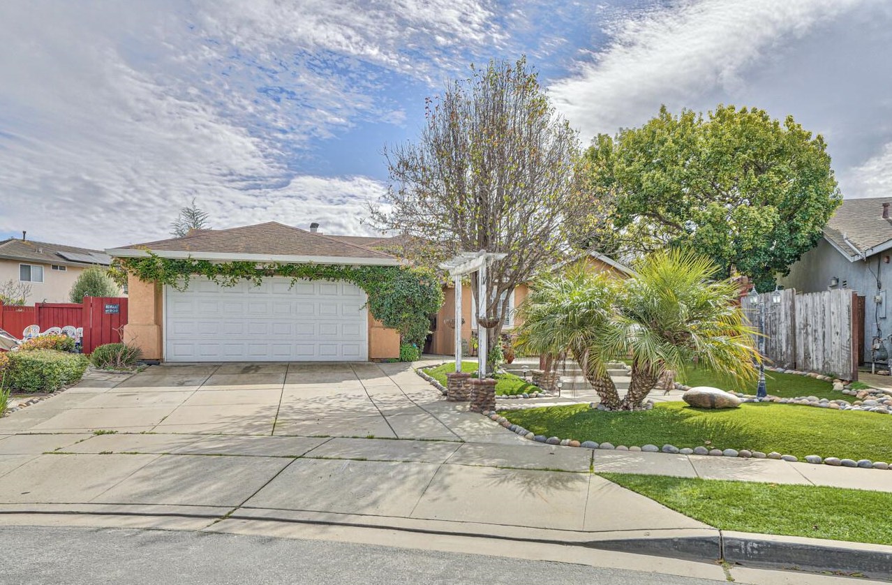 16 Chablis Cir, Salinas, CA 93906-5272