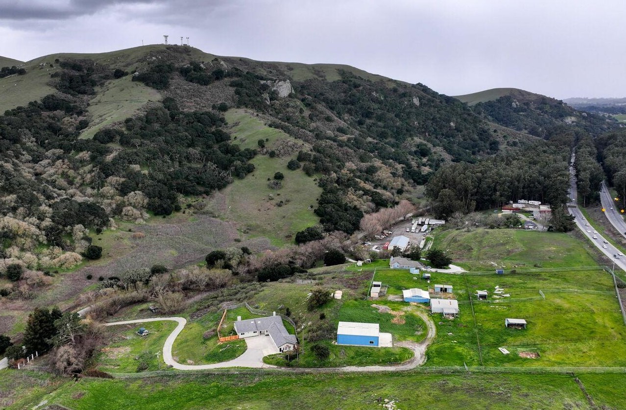 1580 Rocks Rd, San Juan Bautista, CA 95045