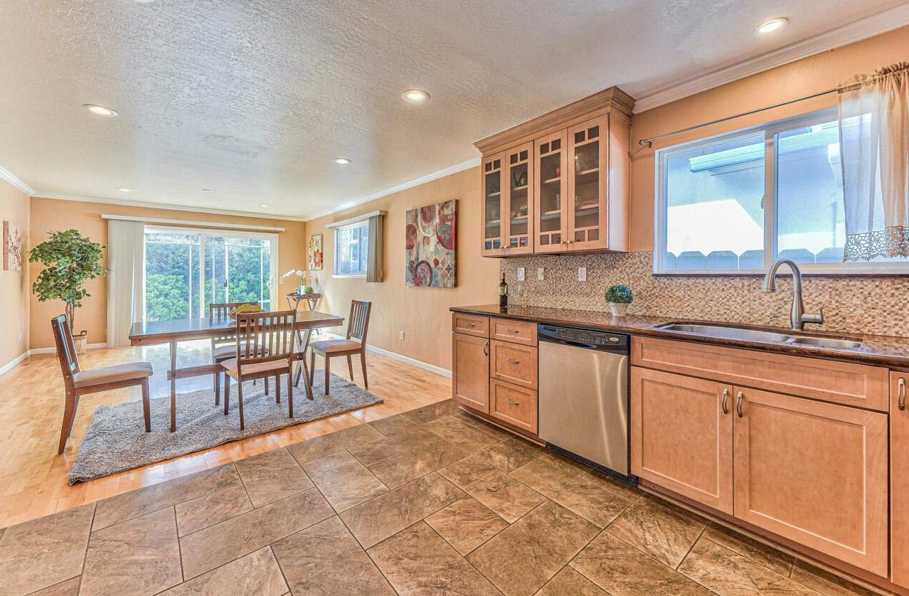 955 Margaret St, Monterey, CA 93940-2140