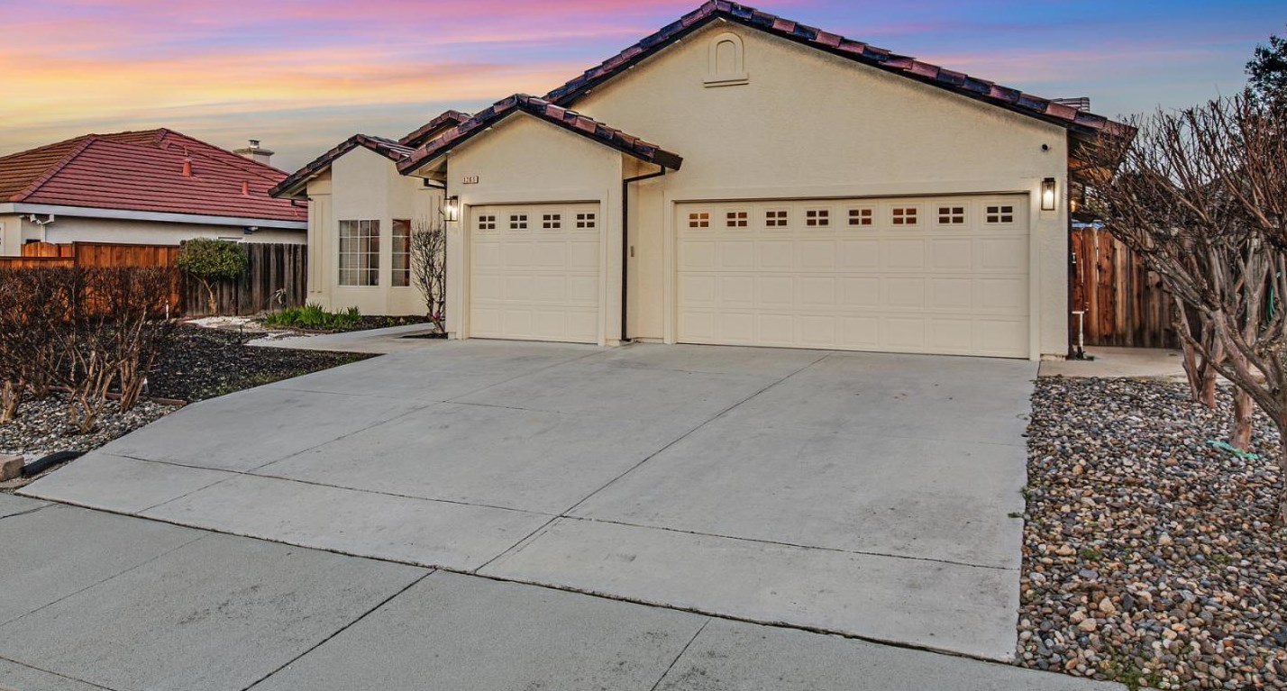 1261 Nez Perce Dr, Hollister, CA 95023