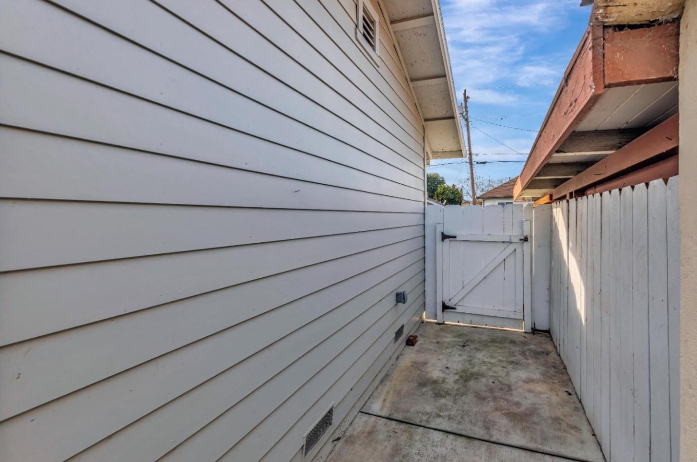 1023 Victoria St, Hollister CA  95023-4847 exterior