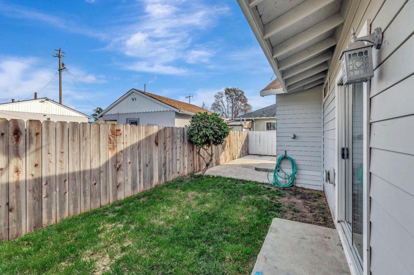1023 Victoria St, Hollister CA  95023-4847 exterior