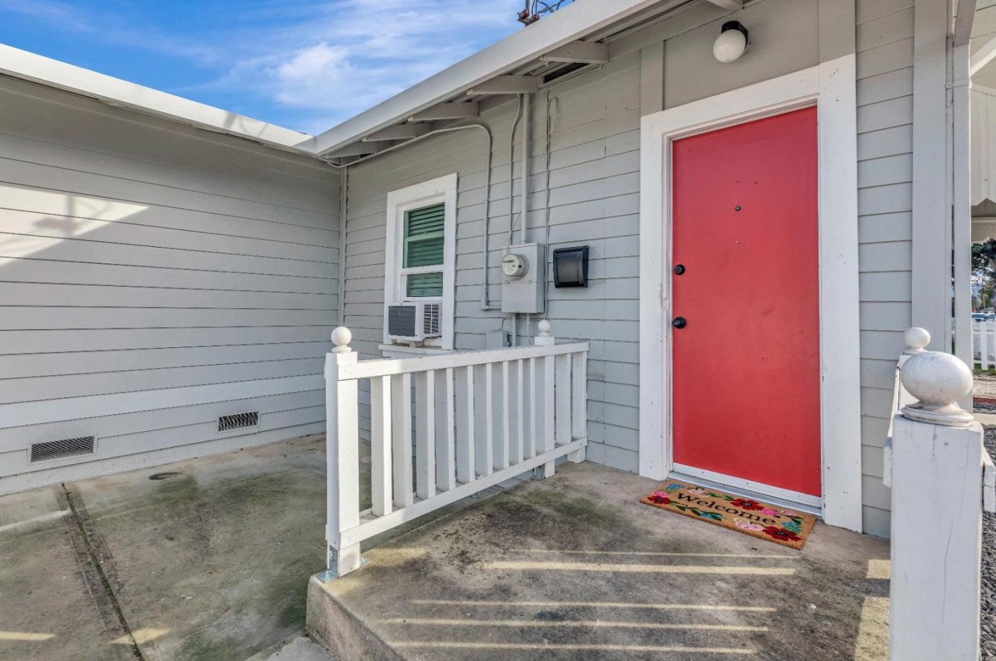 1023 Victoria St, Hollister CA  95023-4847 exterior