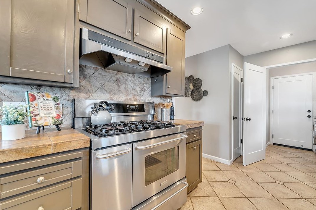 1214 Greenbriar Ave, San Jose CA  95128-4011 exterior