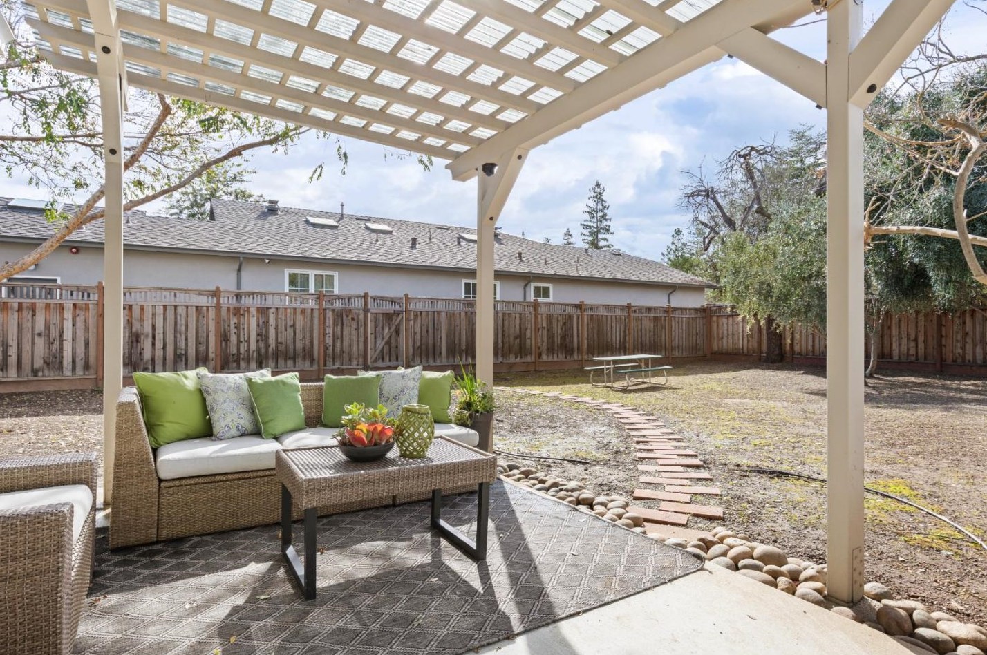 1200 Grant Rd, Los Altos CA  94024-5549 exterior