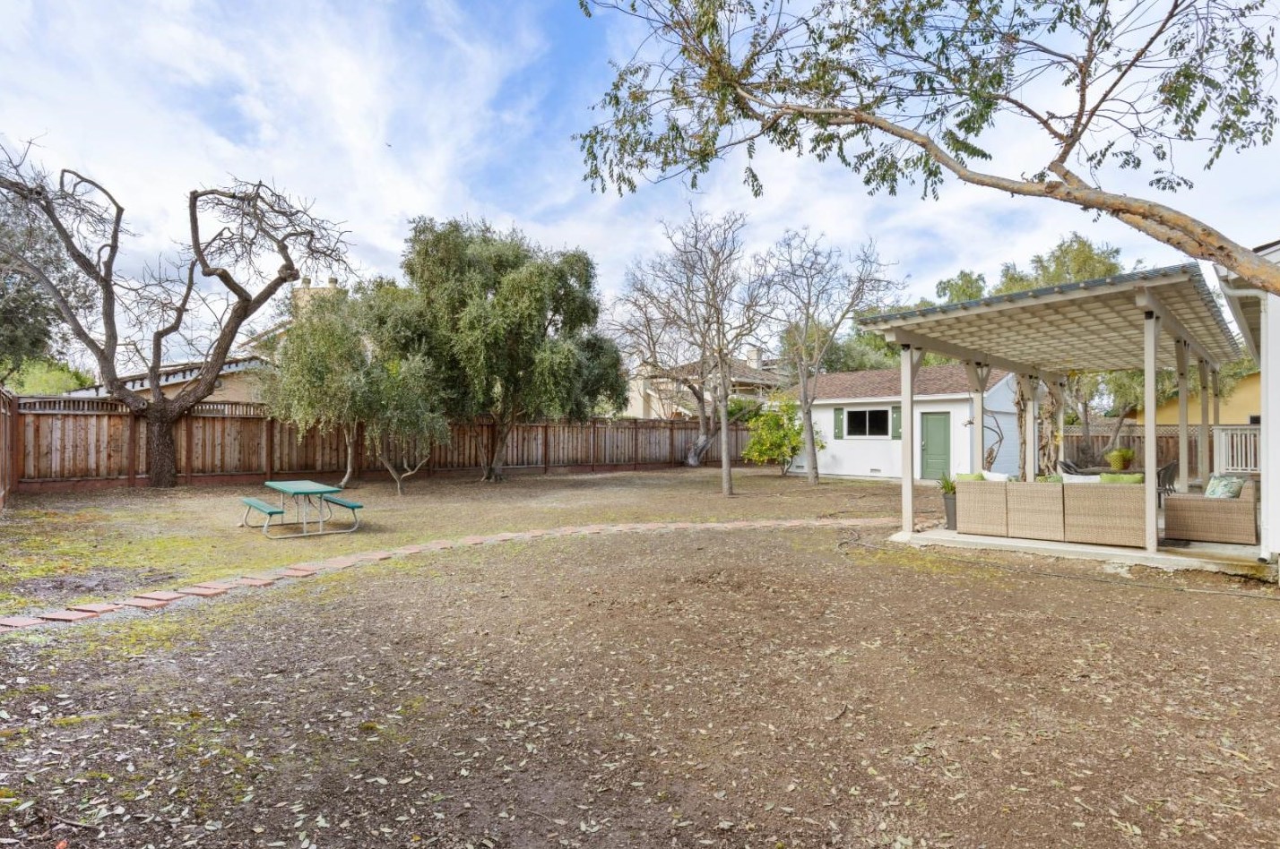 1200 Grant Rd, Los Altos CA  94024-5549 exterior