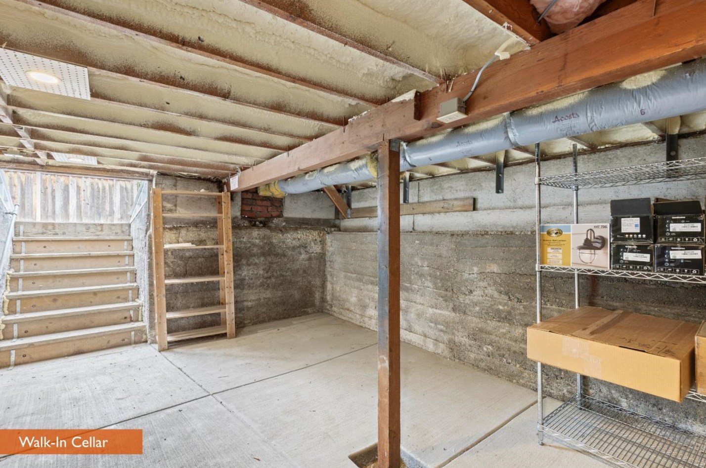 1200 Grant Rd, Los Altos CA  94024-5549 exterior