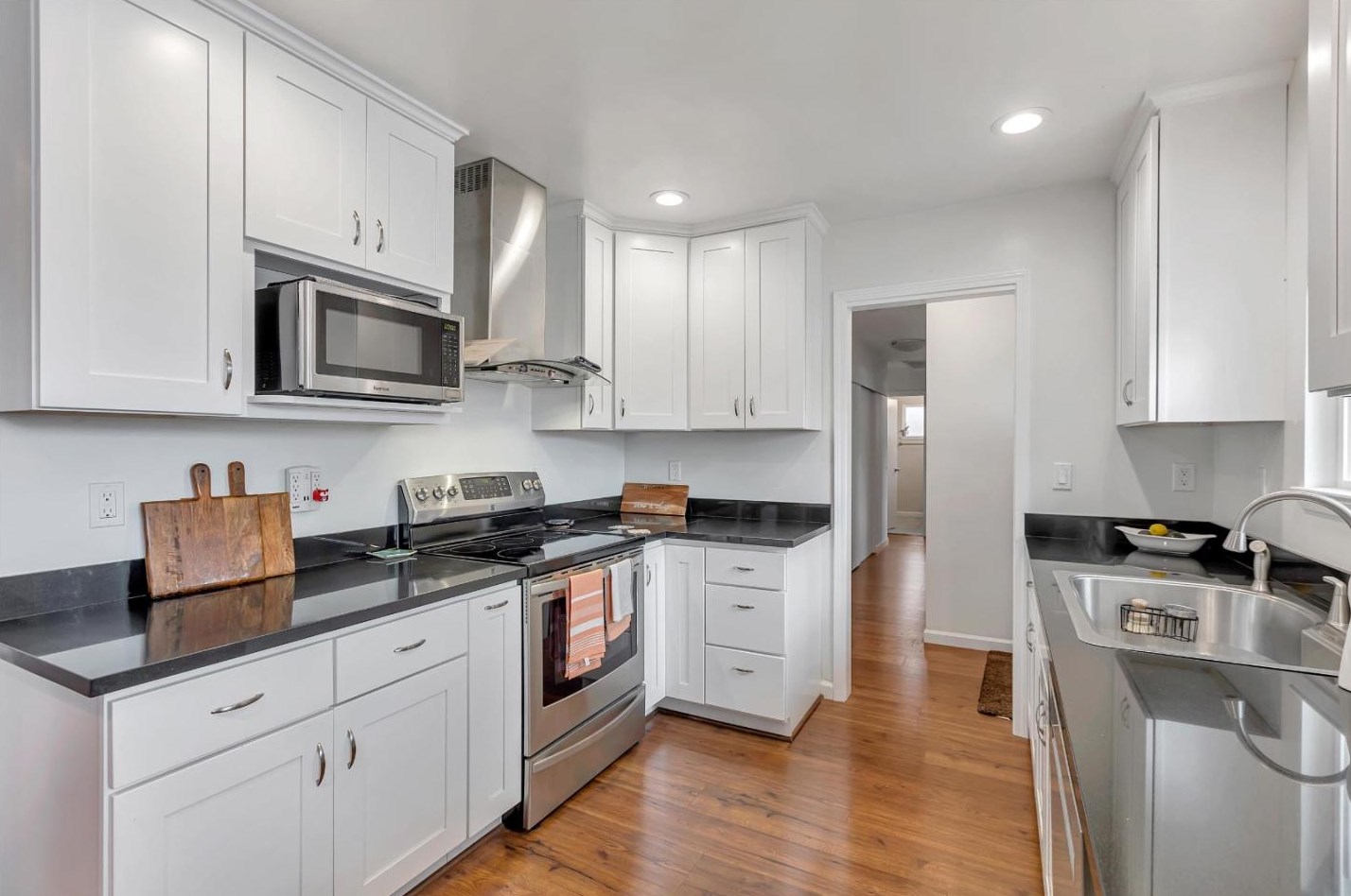 1439 Vallejo Dr, San Jose, CA 95130-1150