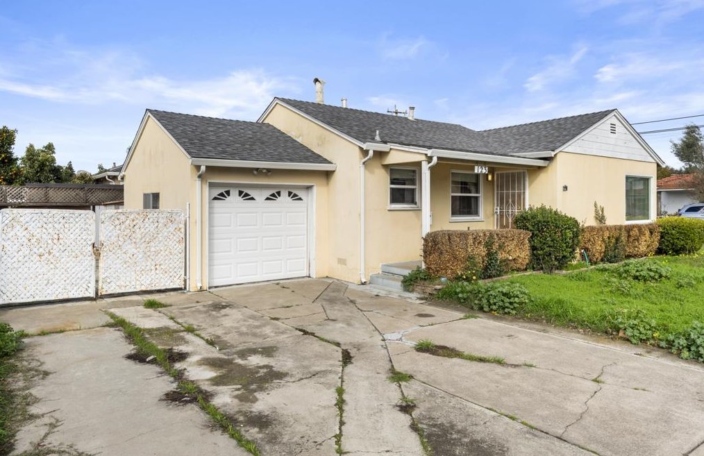123 Fagundes St, Hayward, CA 94544