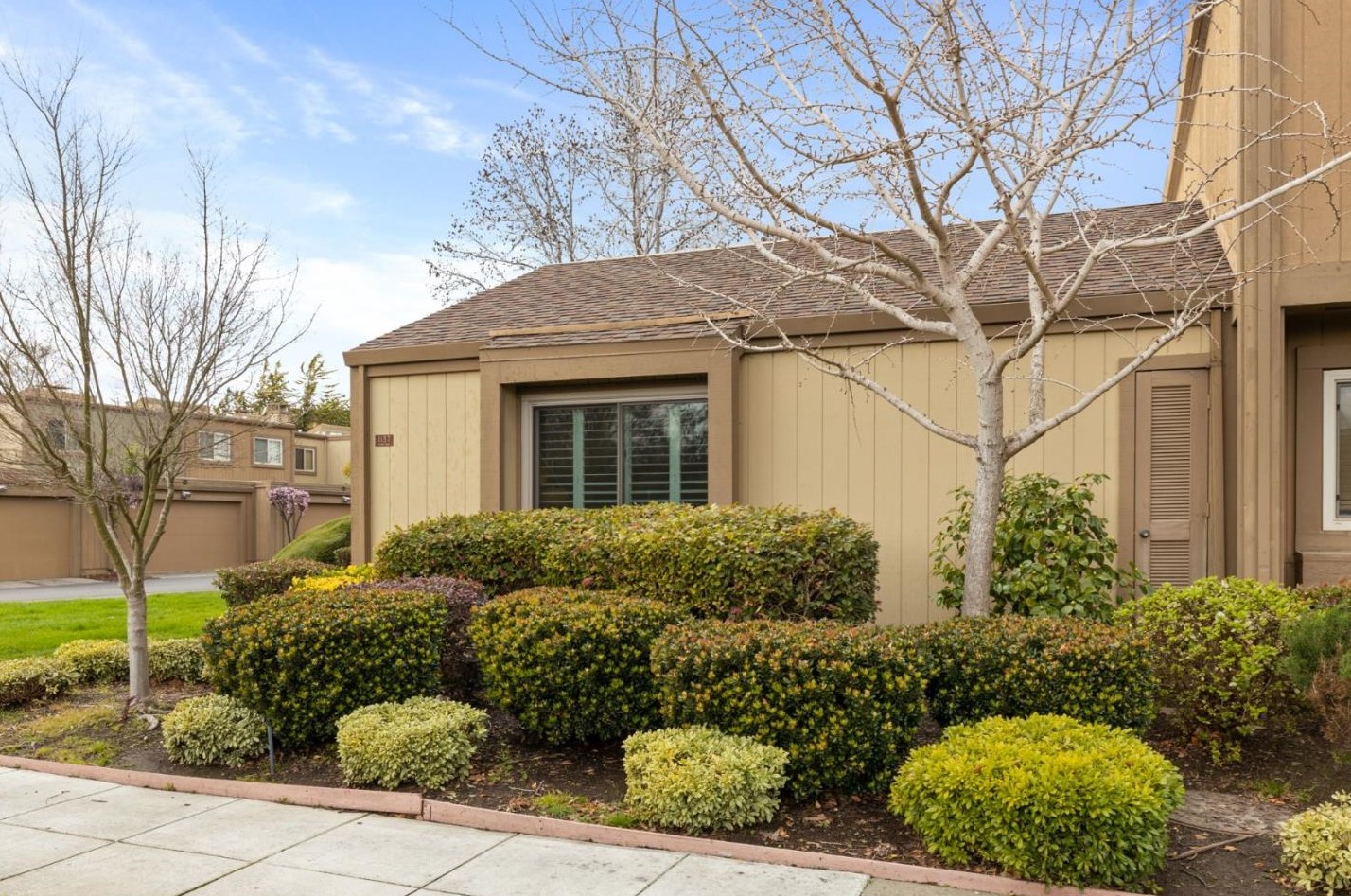 1137 Island Dr, Alameda, CA 94502-6920