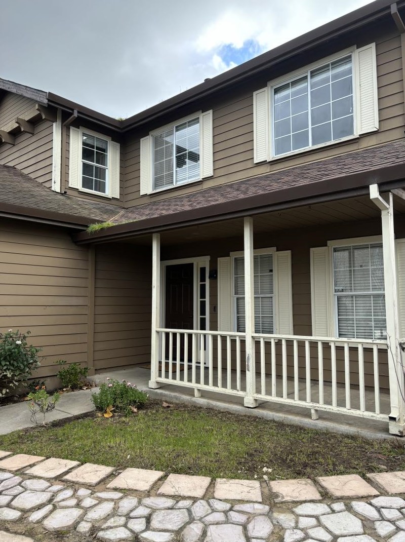 1868 Hartford St, Salinas, CA 93906