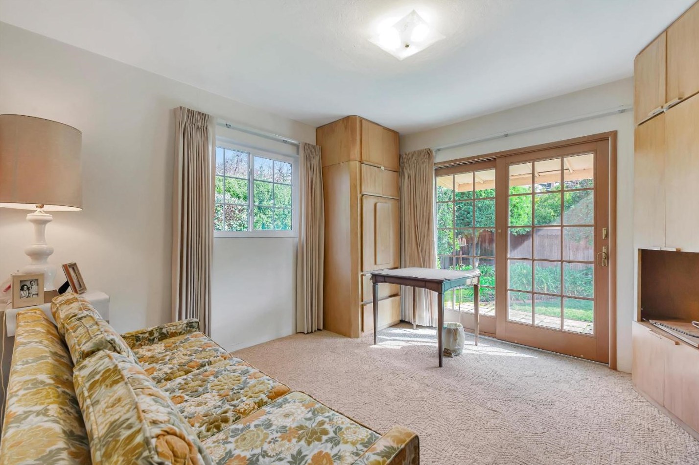 1781 Santa Cruz Ave, Menlo Park CA 94025-6136 exterior