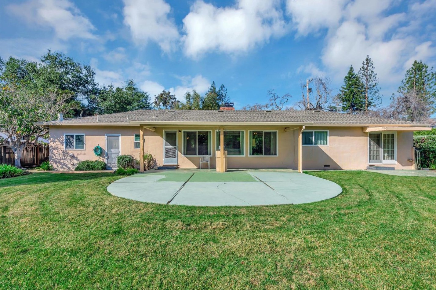 1781 Santa Cruz Ave, Menlo Park CA 94025-6136 exterior