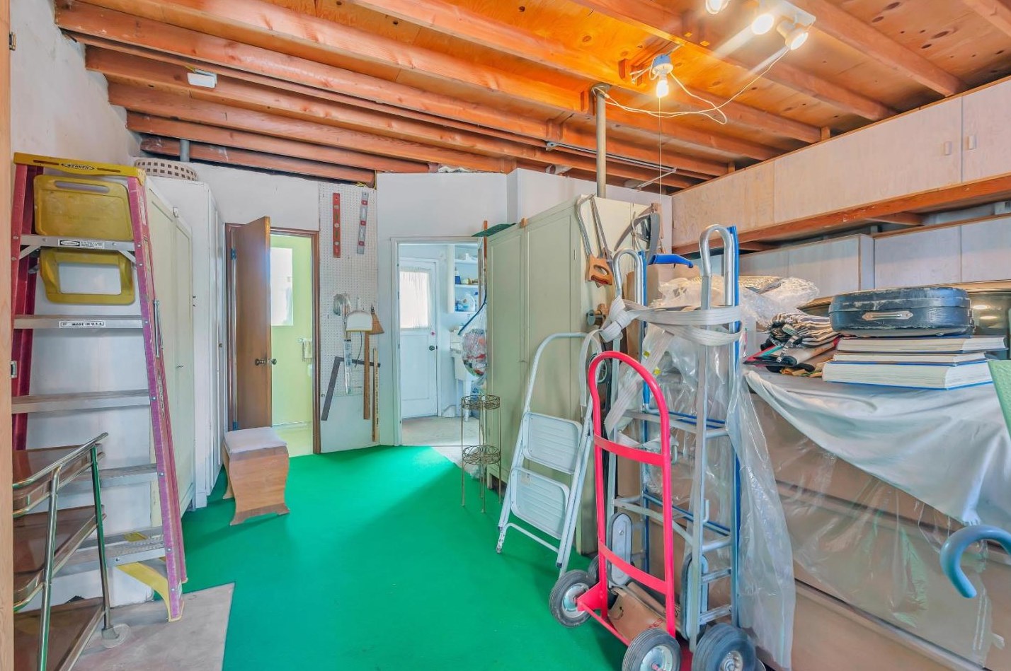 1781 Santa Cruz Ave, Menlo Park CA 94025-6136 exterior